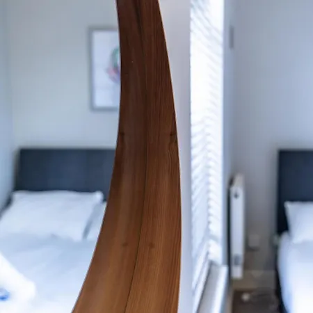 Modern 2br W/ Private Entrance *