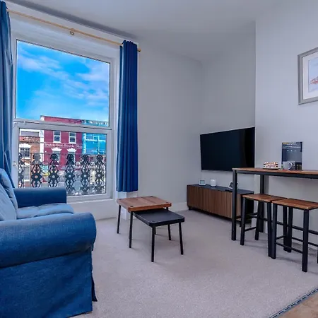 Modern 2br W/ Private Entrance Bristol