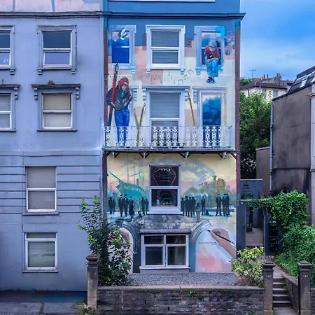 Artful Flat With Skyline View, Stokes Croft Apartmán