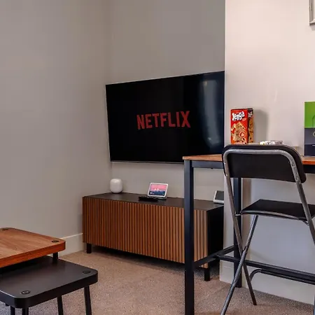 Artful Flat With Skyline View, Stokes Croft Apartmán *