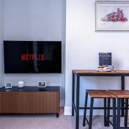 Modern 2br W/ Private Entrance Bristol